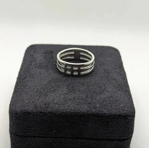 Abstract band  ring
